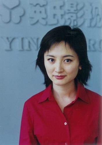 她曾在《马大姐》演王艾嘉,被传与主持人结婚,多年后才正式辟谣