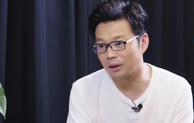 他是内娱“顶级负心汉”,享少校军衔,却放任小三攻击发妻