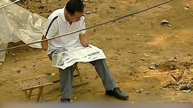 2007年,河南村民举报恶霸,遭报复砍断双手,事后向警方索赔70万