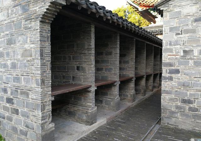 在号舍里吃喝拉撒睡觉都要蜷着,科举考试考生很悲惨