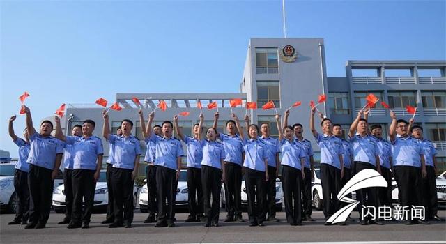 威海南海新区:五湖四海人 同唱爱国歌