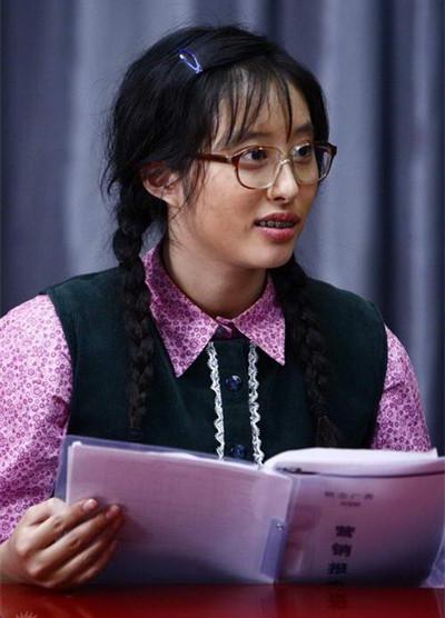 靠“丑女”成名,却因“得罪”张艺谋被除名,李欣汝如今过得如何