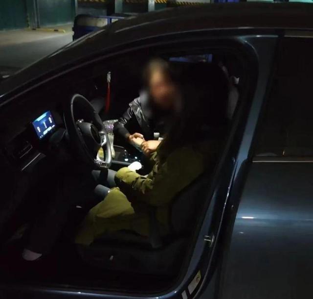 湖南郴州一女子恋爱遭父母反对,留下“绝笔信”离家出走,警方紧急拦停劝导回家