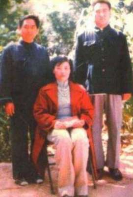 大圣王朝(1986年一山东村妇登基称帝，公开招男宠建后宫，600多人俯首称臣)