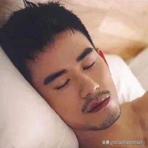 纪言恺(纪言恺太帅了，留着小胡子更加帅气迷人)