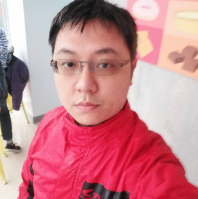每月3万台币是空话?林靖恩街头流浪乞讨食物遭拒,精神状态很差