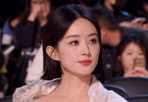 明星礼服(星光大赏高定礼服：赵丽颖二手稳坐C位，唐嫣两套咖位不如成毅)