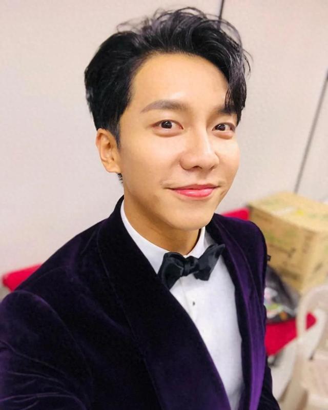 韩国男星李昇基,韩国娱乐圈的宝藏男孩