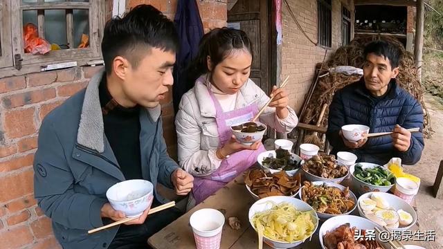小乔自驾游偶遇单亲小妈妈,配合默契被网友期待后续