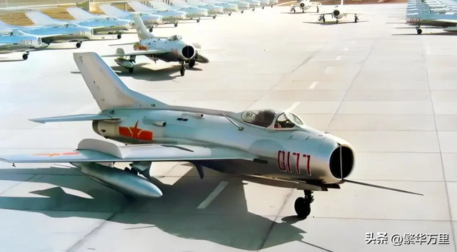 解放军空军,在90年代,夜间作战,为何需要歼6甲战机?