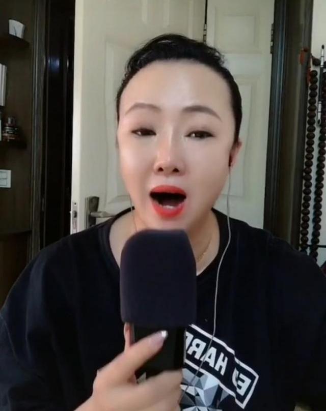 赵本山女徒弟孙立荣，曾登央视春晚，嫁富豪老公，如今令人羡慕