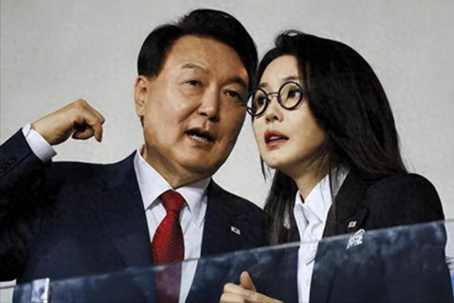 韩国第一夫人被爆大丑闻，宛宛类卿的风还是吹到了韩国