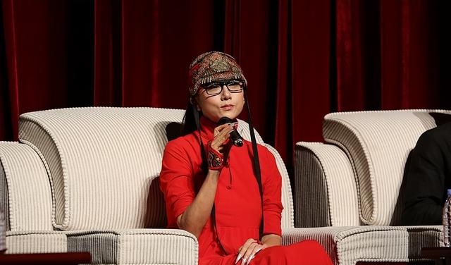 与杨丽萍离婚多年后,前夫刘淳晴毅然回到身边,无儿无女也无妨
