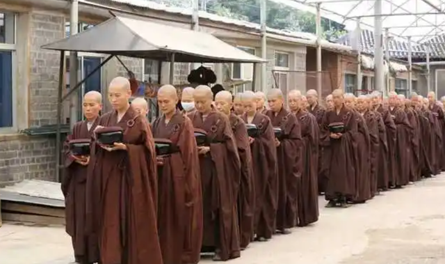 东北“纯正”尼姑庙:不搞旅游、不收门票,每年特定时间去乞食
