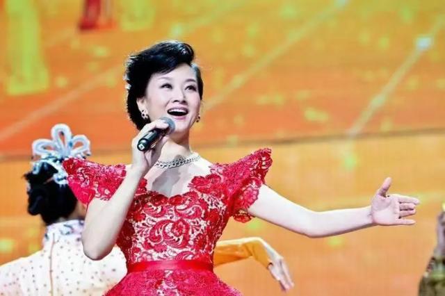 58岁宋祖英近照曝光:24次登上春晚,巅峰时隐退,如今她怎样了?