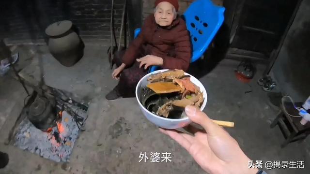 小乔自驾游偶遇单亲小妈妈,配合默契被网友期待后续