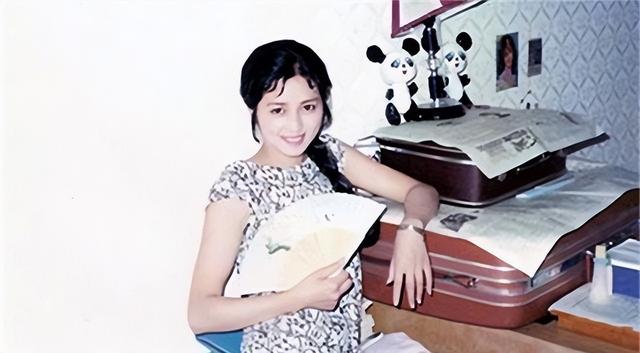 她美丽而低调,本是林黛玉扮演者的候选人,因年龄大演了秦可卿