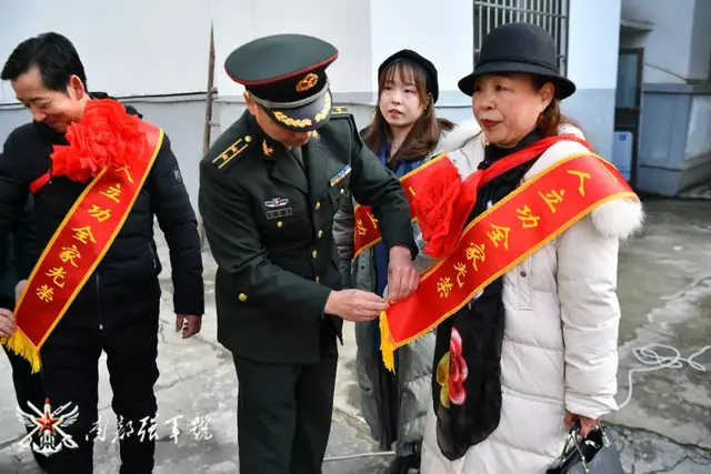 一人立军功 全家都光荣 二等功臣吴戈老家“轰动”了