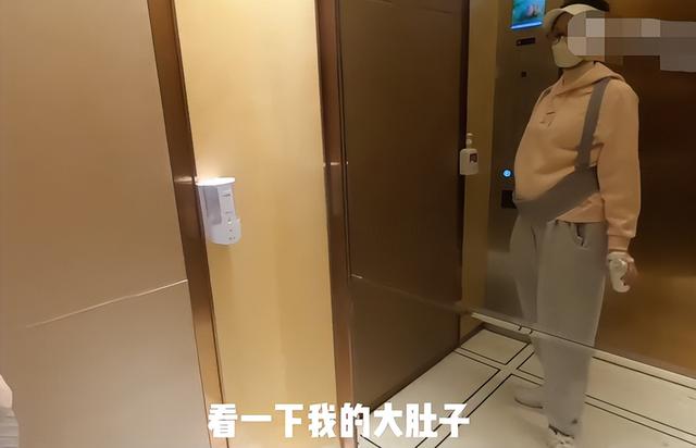 郑恺老婆苗苗官宣怀二胎!自己开车去产检,孕态十足肚子凸出明显