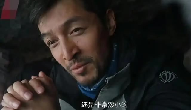 胡歌最新露面!情人节去九华山朝拜,神情沧桑不如一旁陈龙有精神