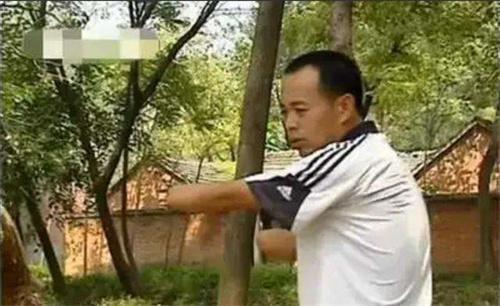 2007年,河南村民举报恶霸,遭报复砍断双手,事后向警方索赔70万