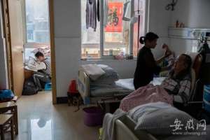 王志玮(为陪护父亲，14岁少年蜗居医院阳台7年)