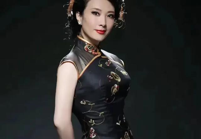 王静:她是《我主沉浮》里的石亚南,也是《国家公诉》中的周秀丽