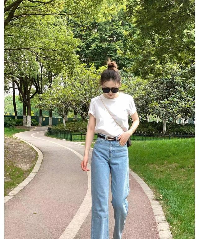 试了这么多发型才知道,高丸子头最显年轻,大方百搭又有元气