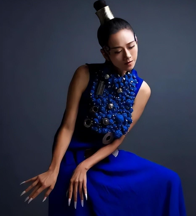 与杨丽萍离婚多年后,前夫刘淳晴毅然回到身边,无儿无女也无妨