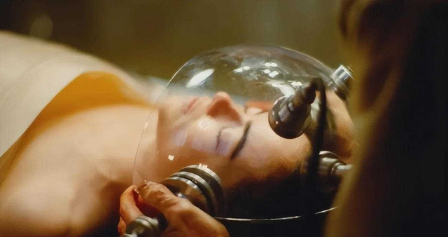 曝!“大尺度”的床戏!全裸出镜!影后这一脱,把网友看傻了!