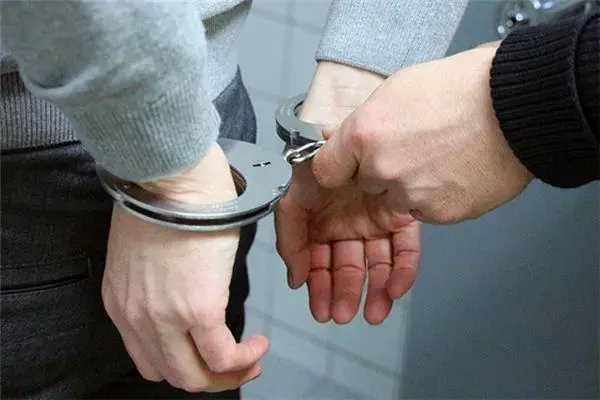 2007年,河南村民举报恶霸,遭报复砍断双手,事后向警方索赔70万