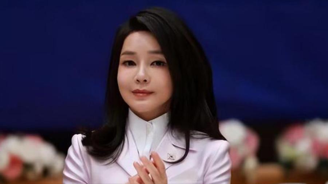 韩国第一夫人被爆大丑闻，宛宛类卿的风还是吹到了韩国