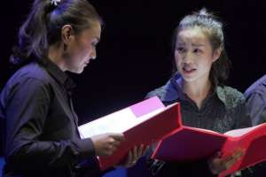 肖竹(93岁老艺术家再登话剧舞台，青话老中青三代“薪火相传”同台共庆)