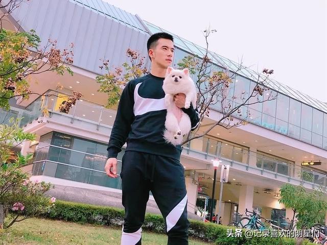 纪言恺太帅了,留着小胡子更加帅气迷人!