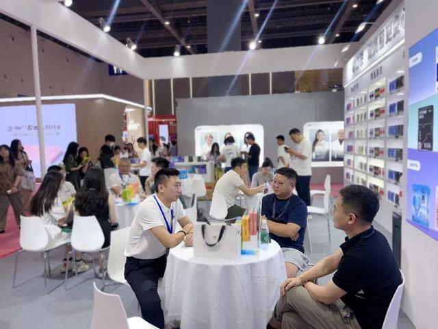 哈三联闪耀第十四届仪美尚消费品博览会 荣获“年度最具影响力消费品品牌”奖