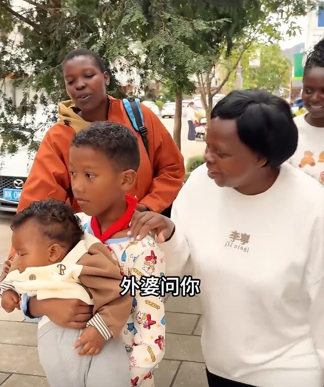 吴子安对外婆太生疏,网友质疑rose对其缺关心,孩子心理怕出问题