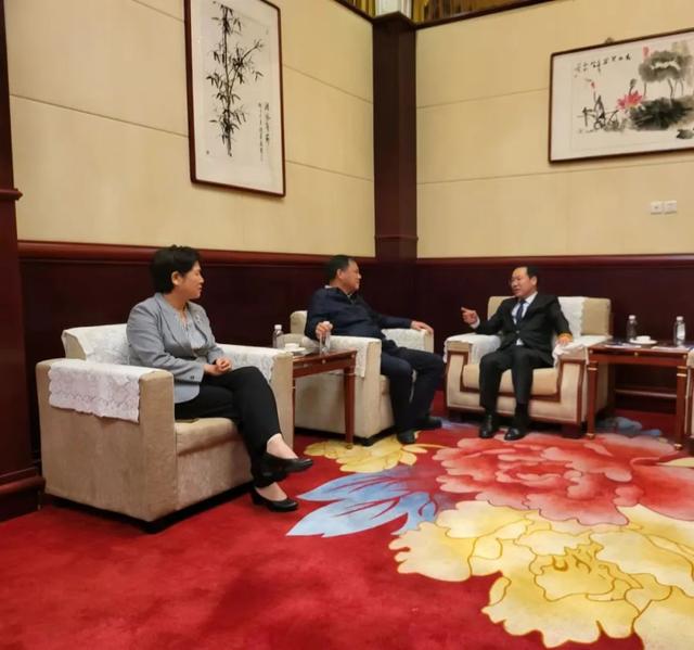 晋中市委书记会见姜岚昕，被聘请为晋中市工商界智库首席战略顾问