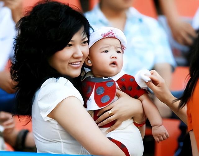 婚内包养奥运冠军,诈骗27位明星近6000万,国脚前妻王媞下场凄惨