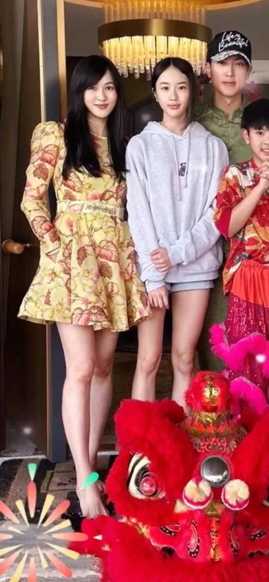 吴尊在文莱豪宅过年,Max在家舞狮,neinei比妈妈漂亮,她腿好长