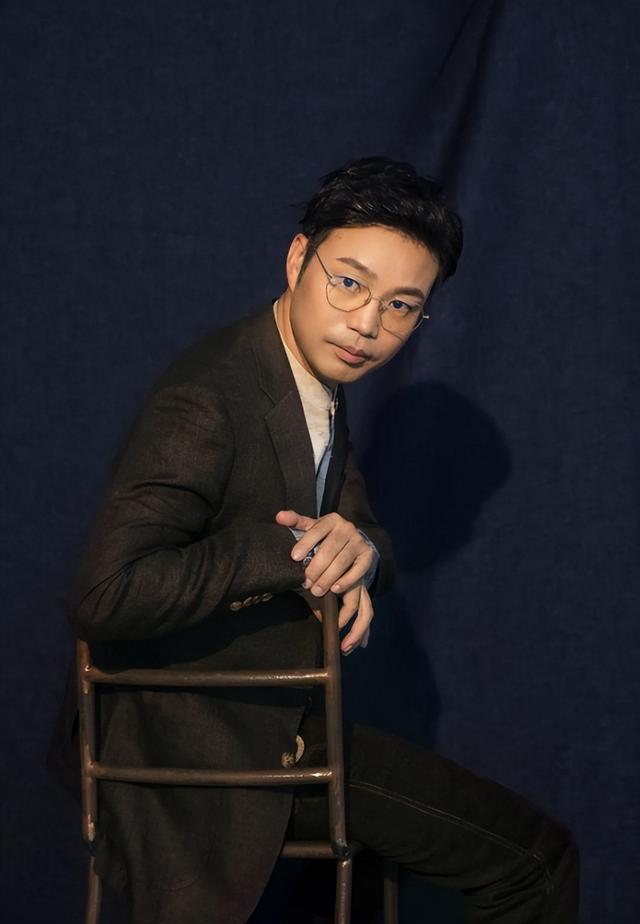 他是内娱“顶级负心汉”,享少校军衔,却放任小三攻击发妻