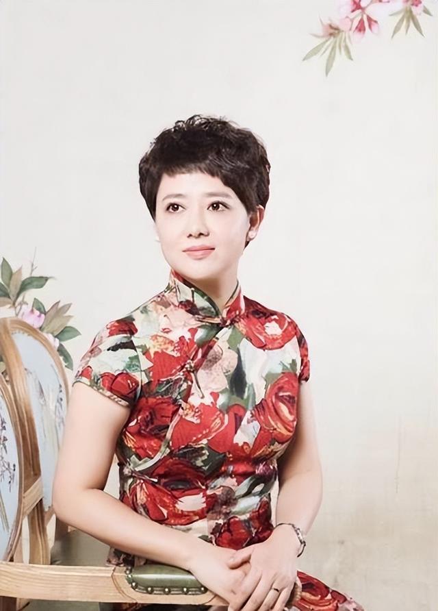 央视《军事报道》四大美女,全国唯一穿军装播报新闻的主播