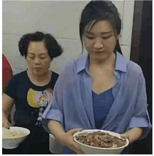 连上4天热搜的斗鱼女主播“乔碧萝”,究竟有多荒唐多魔幻?