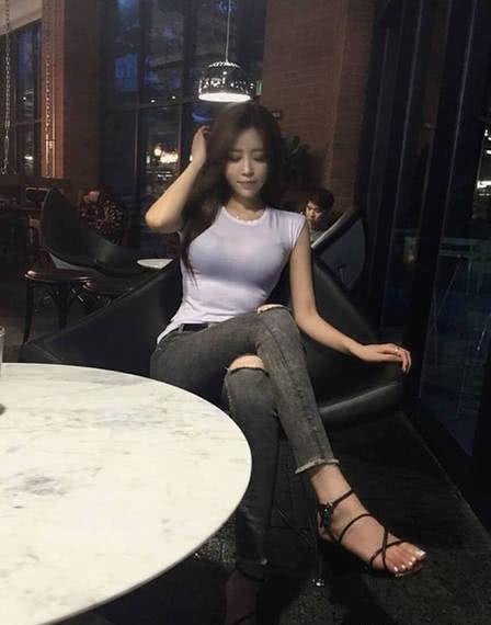 王思聪花2亿未签到的韩国女主播！细腰九头身！完美腰身怎么练成