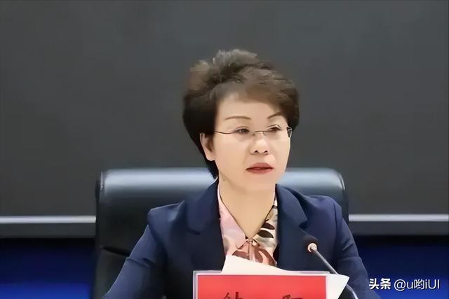 贵州女“老虎”,被逮捕画面曝光,网友关注点都在衣服上