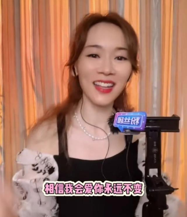 “消失”的港姐杨思琦：深夜直播唱歌、付费聊天，她经历了什么？