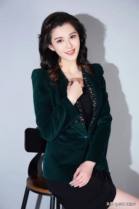 辽宁电视台16位美女主持人,刘心悦身材高挑,气质出众