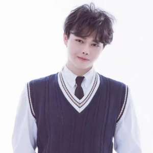 王者荣耀之大神女主播(全网首个2500分大神诞生，公认露娜天花板，ID热度超过梦泪)