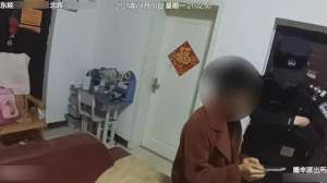 美女主播为了赚取(为赚佣金，女子贷款5万，给主播刷礼物)