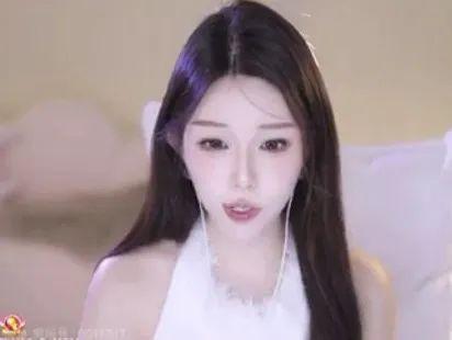 女主播阿沐沐的“200万条件”:笑点背后的现实与清醒