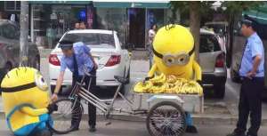 女主播 摩的(最新互联网高频关注词曝光 美女摩的加城管)